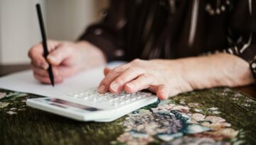 How Commercial Solar Lighting Can Benefit Your Business